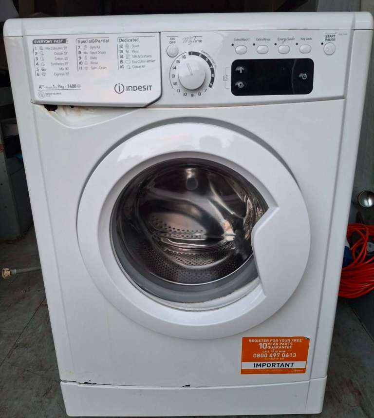 Indesit Washing Machine – White, Good Condition