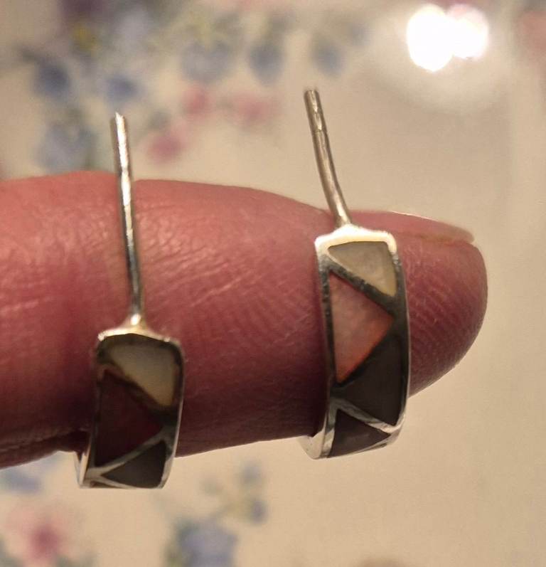 Silver earrings with mother of pearl