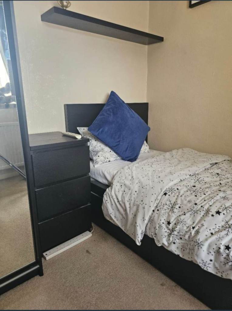 Small room CB25 9JL