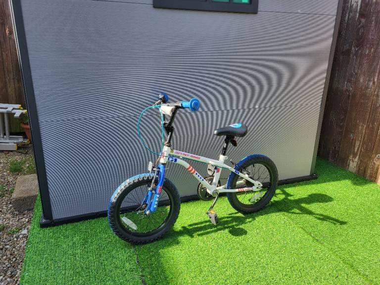 Kids bike with a stabilizers in very good condition