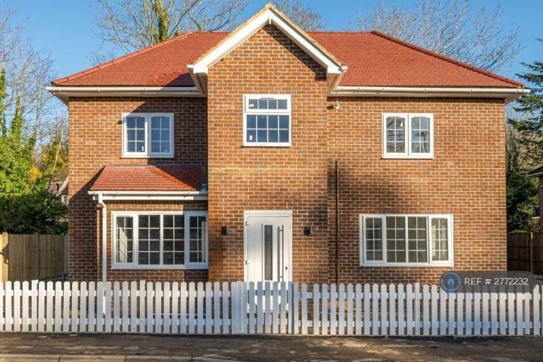 6 bedroom house in Barleyfields, High Wycombe, HP10 (6 bed) (#2772232)