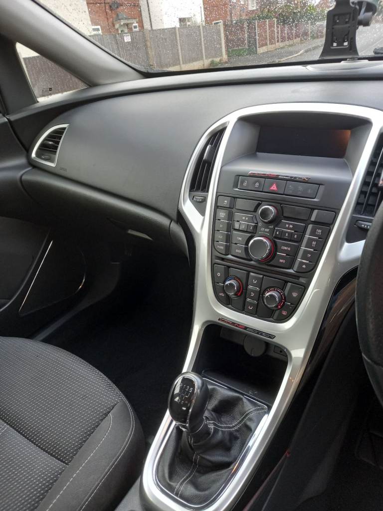 Vauxhall, ASTRA, Hatchback, 2012, Manual, 1598 (cc), 5 doors