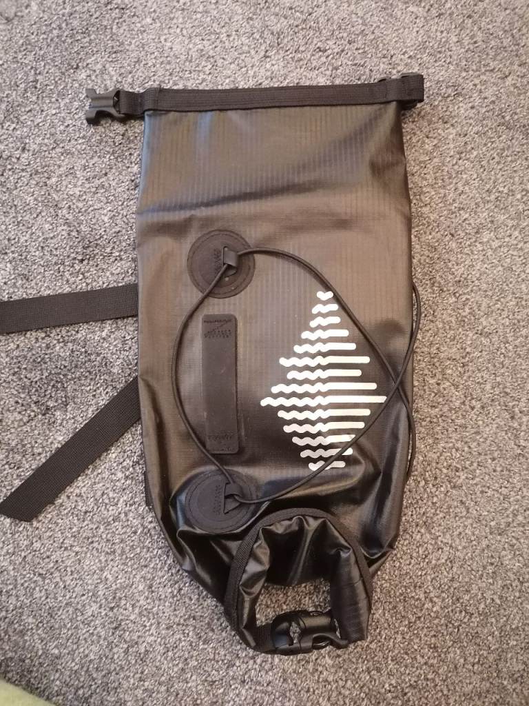 Waterproof handlebar bag