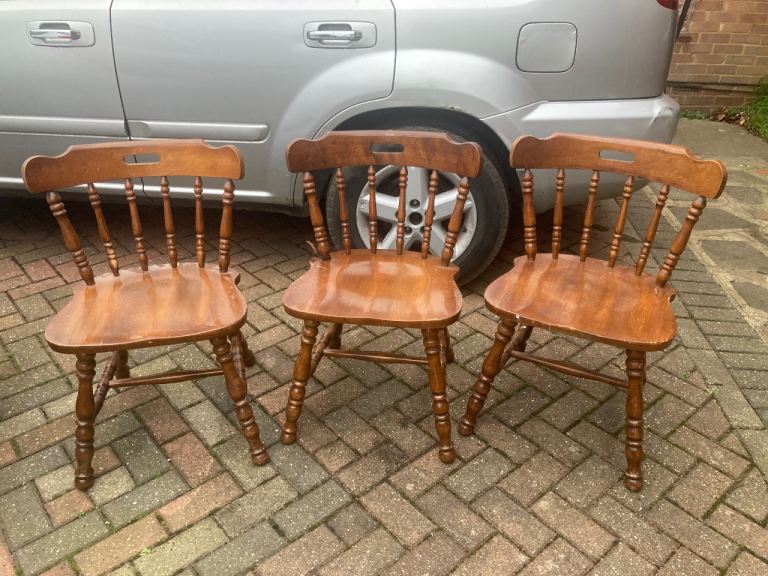 Three dinning chairs £ 20 isleworth 
