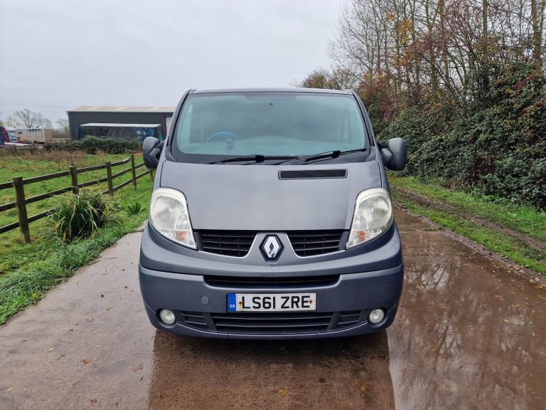 2011 Renault Traffic Grey 5 Seat Crew Cab  Spares Repairs  Turns over No start