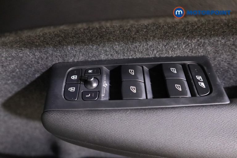 2022 Volvo XC40 1.5 T4 Recharge PHEV Plus Dark 5dr Auto SUV Hybrid Automatic