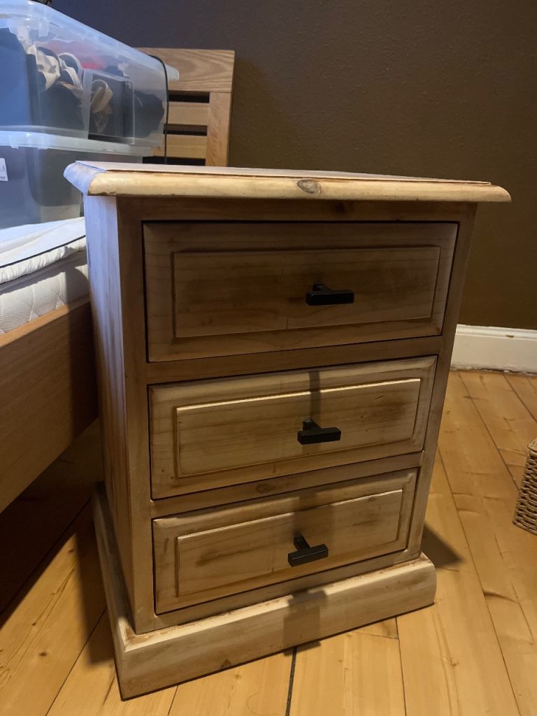 Solid wood bedside cabinet