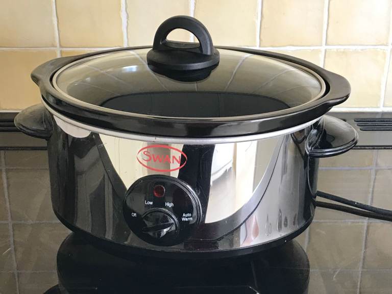 SWAN 3.5L SLOW COOKER - EXCELLENT CONDITION