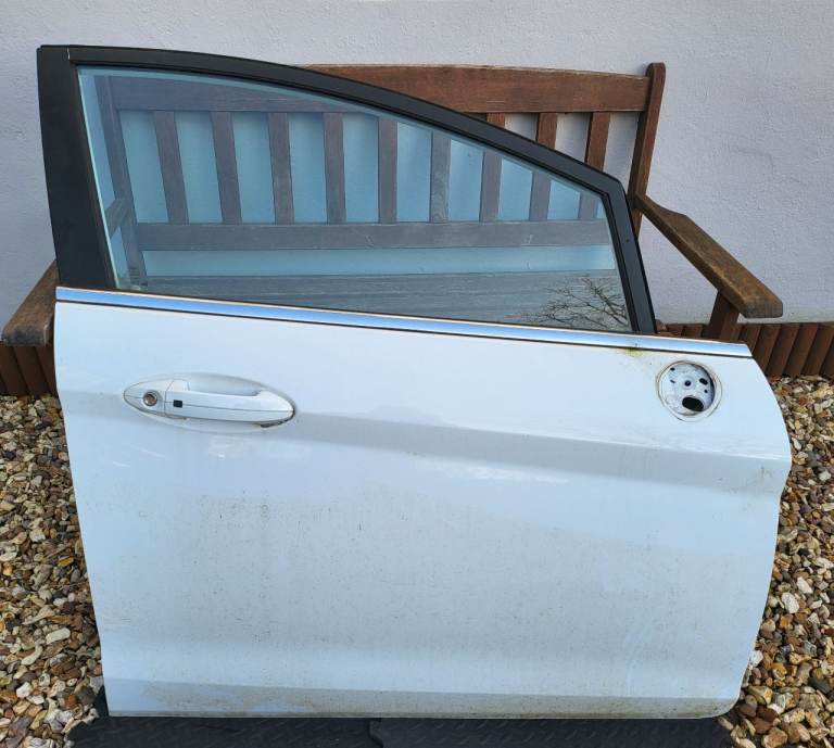 FORD FIESTA MK7 5 DOOR DRIVERS SIDE FRONT DOOR FROZEN WHITE