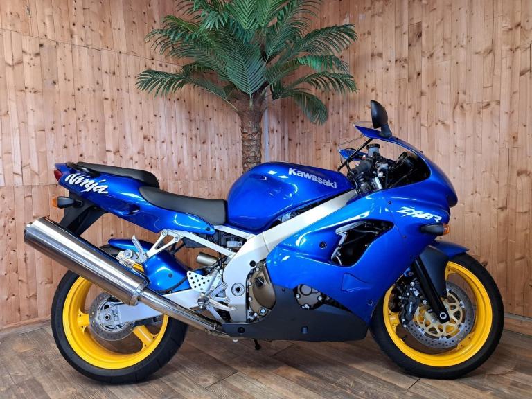 KAWASAKI ZX9R - ZX900 C1 - 1998 - COLLECTORS ITEM - ONLY 64 MILES FROM NEW!