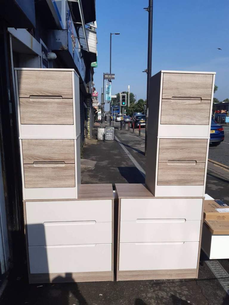Chest of drawers x 2 bedside 