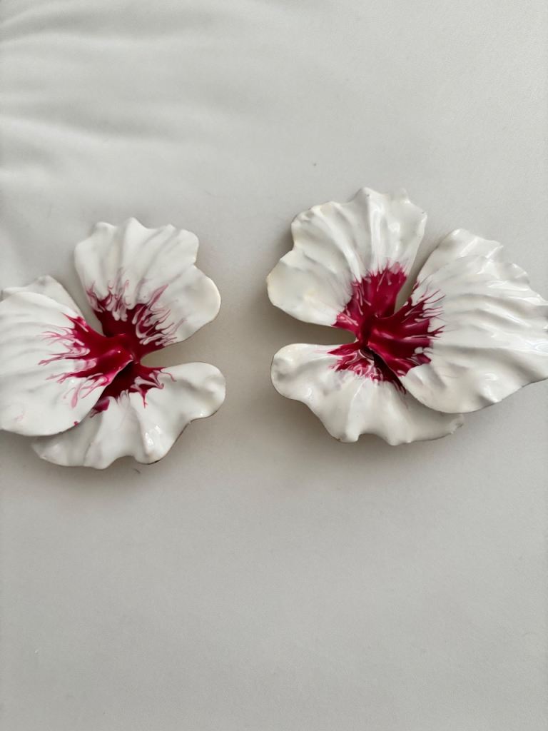 Stunning Flower Design Earrings – White and Red