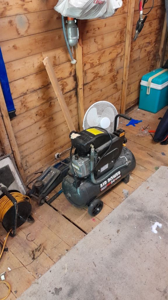 AIR COMPRESSOR C/W TOOLS