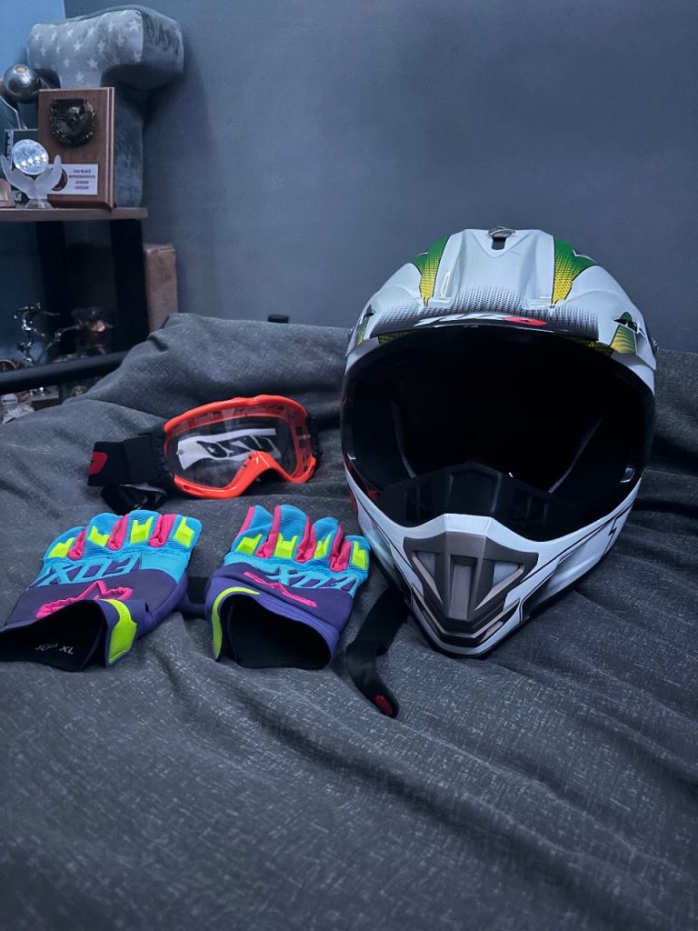 Dirtbike helmet bundle - set of 3 helmet, gloves and goggles.
