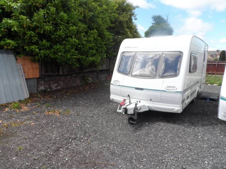 01 LUNAR 2 BERTH CARAVAN