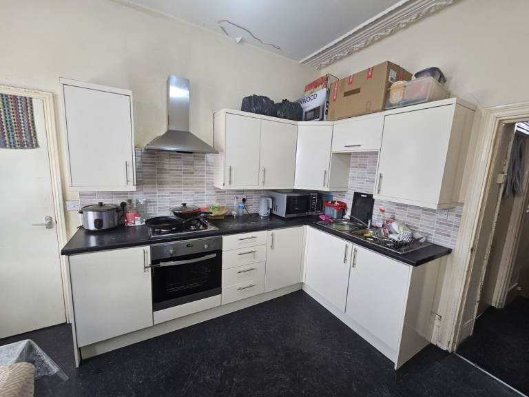 4 Bedroom First & Second Floor Maisonette to Let 46A Plashet Road, London E13 0PU