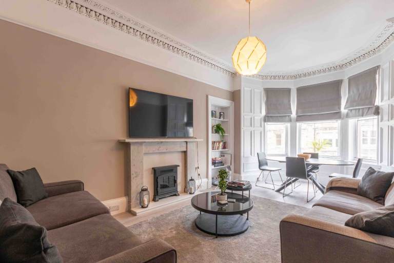 Stunning, 3 bedroom, 4 person HMO flat in Marchmont – available September