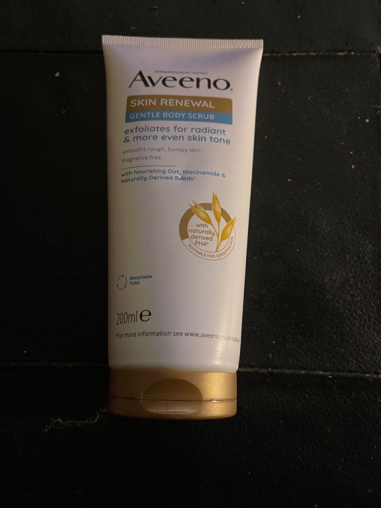 Aveeno Skin Renewal Gentle Body Scrub 200ml – New