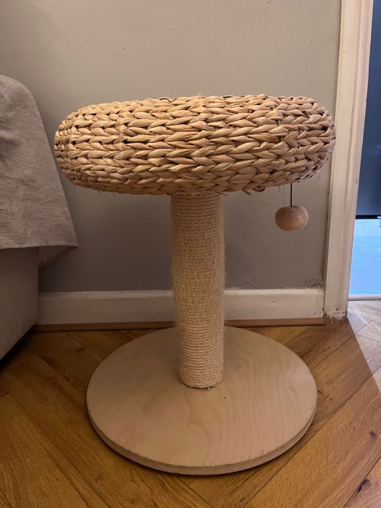 Cat bed and scratching pole