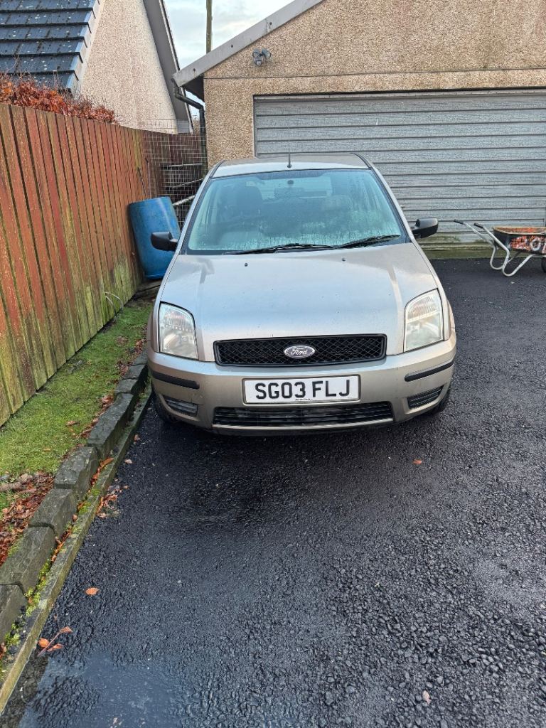 Ford Fusion breaking for spares 