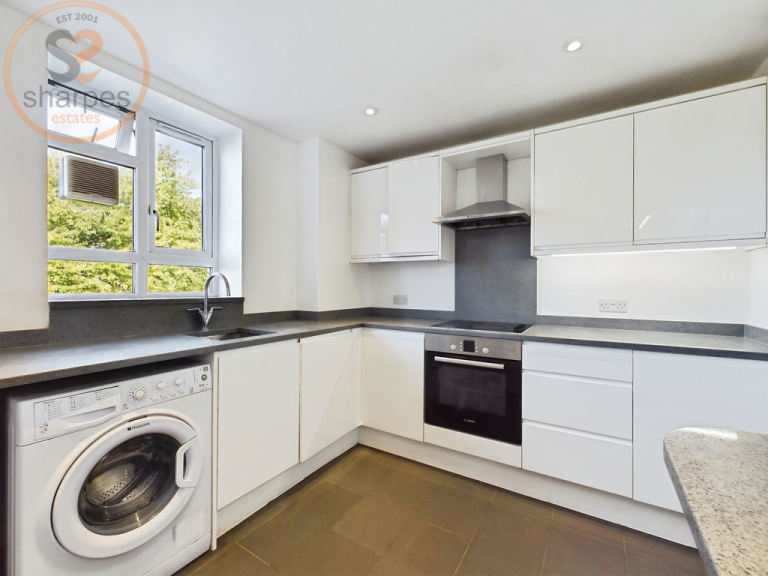 4 bedroom flat in Brookes Court, London