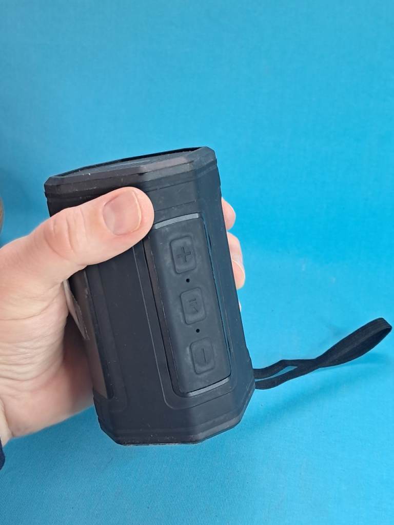Black colour Monstercube speaker( very good sound).