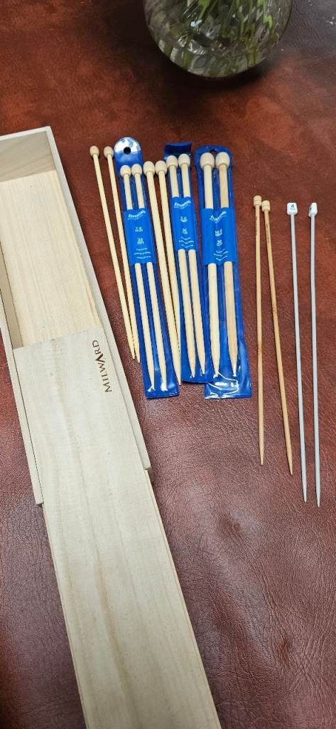 Knitting Needle Lot (Sizes 4mm–10mm) – Bamboo & Pony
