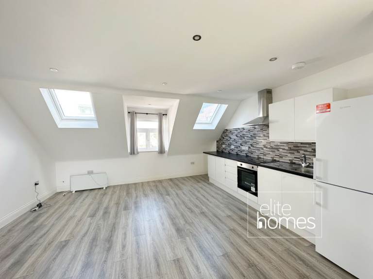 Large newly refurbished second floor Two bedroom Flat in Turnpike Lane, N15.