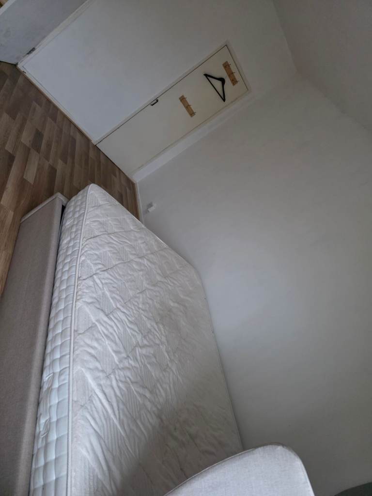 1 bedroom flats.  1 minutes away from clapton Direct with landlord