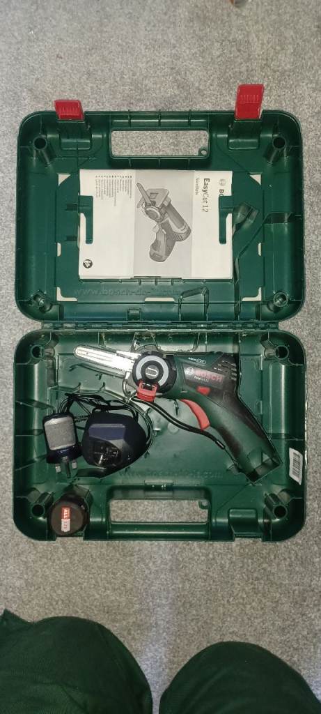 Bosch EasyCut 12 - 1 x 2.0 Ah battery | charger