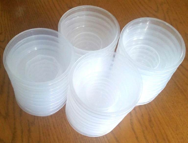 Joblot of 100 clean plastic plant pots, tubs, parties, arts and craft