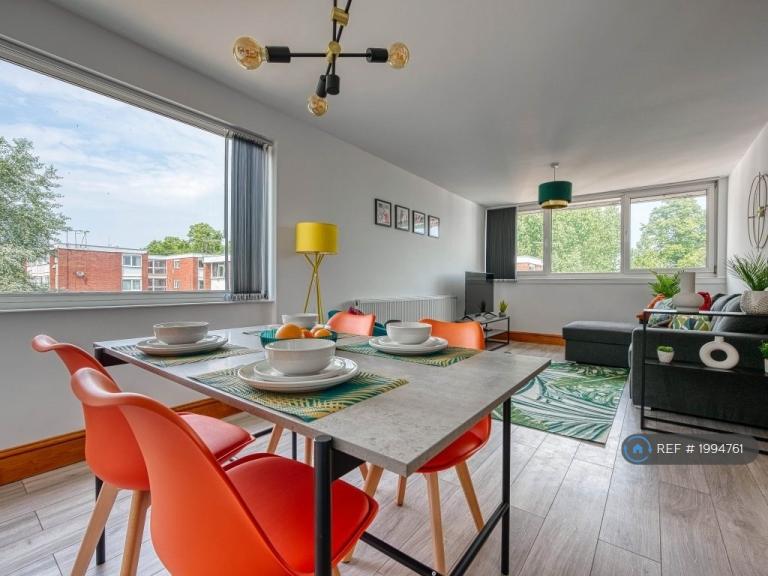 2 bedroom flat in Abbey Court, Coventry, CV3 (2 bed) (#1994761)