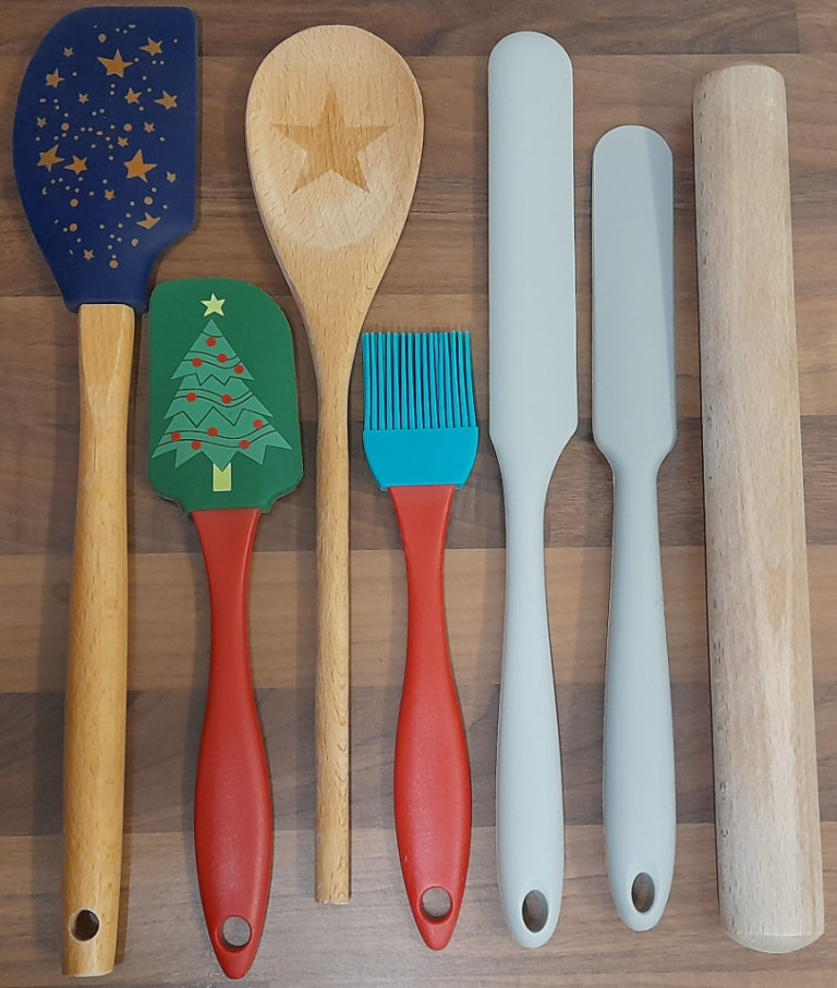 7x Baking Utensils. 2x Spatula, 2x Palette Knife, Rolling Pin Spoon Pastry Brush £5.50 or £1.25 Each