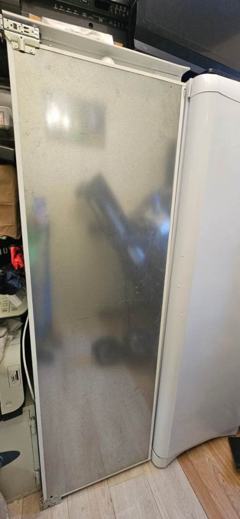 Delivery ALMOST NEW  Bosch Built-In Fridge larder.