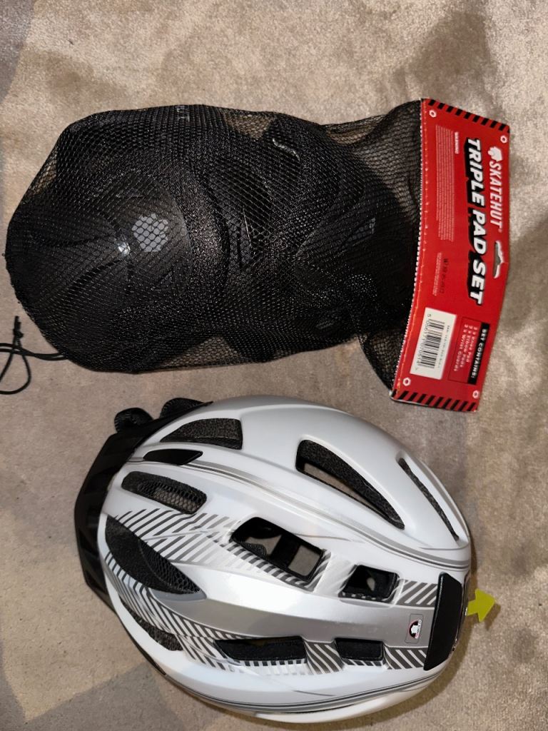 SkateHut Triple Pad Set - Large and Helmet, Brand New