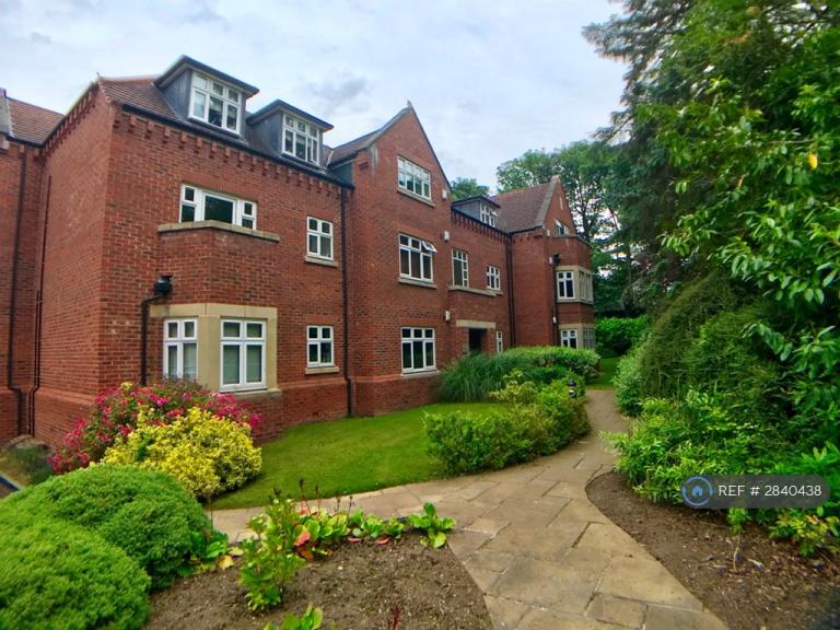 2 bedroom flat in Wood Moor Court, Leeds, LS17 (2 bed) (#2840438)