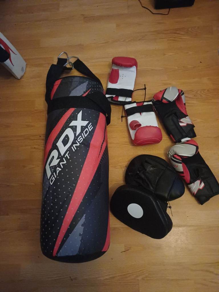Rdf boxing bag and gloves £20 