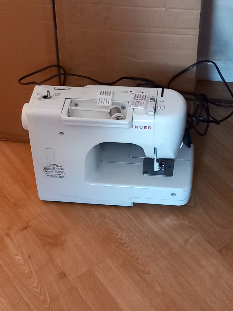 Sewing machine (singer)