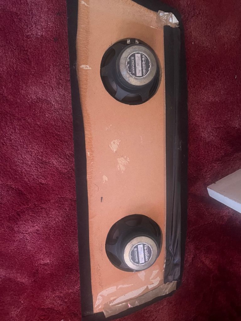 car speaker and subwoofer 