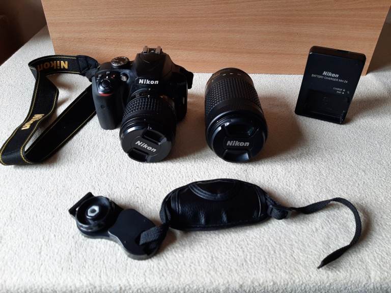 Nikon D3400 Twin Lens Kit (18-55mm VR + 70-300mm ED) + Camera Bag - Mint Condition!
