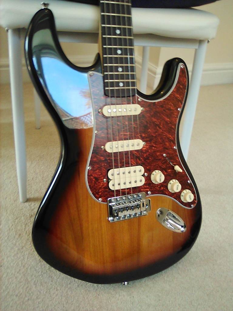 a brand new old stock super stratocaster guitar bundle, £85 cash...