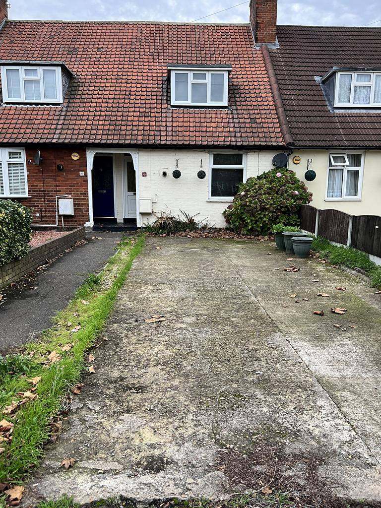 Beautiful 3 Bedroom Terraced House to Let on Valence Avenue, Dagenham, RM