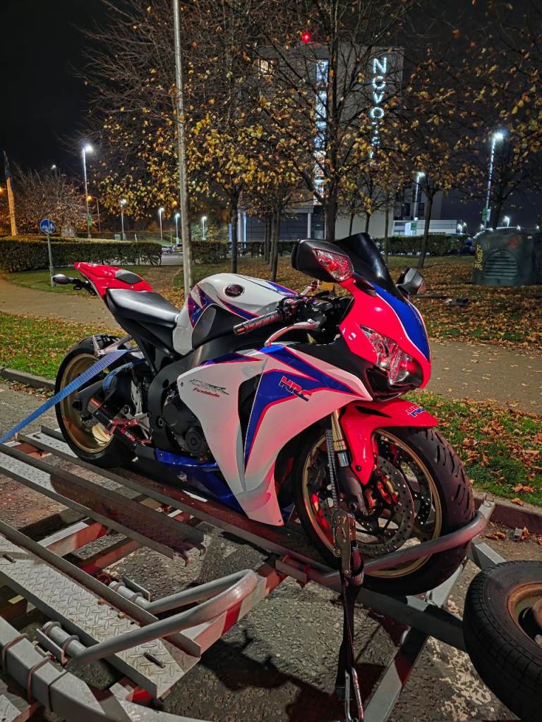 Honda cbr1000rr fireblade
