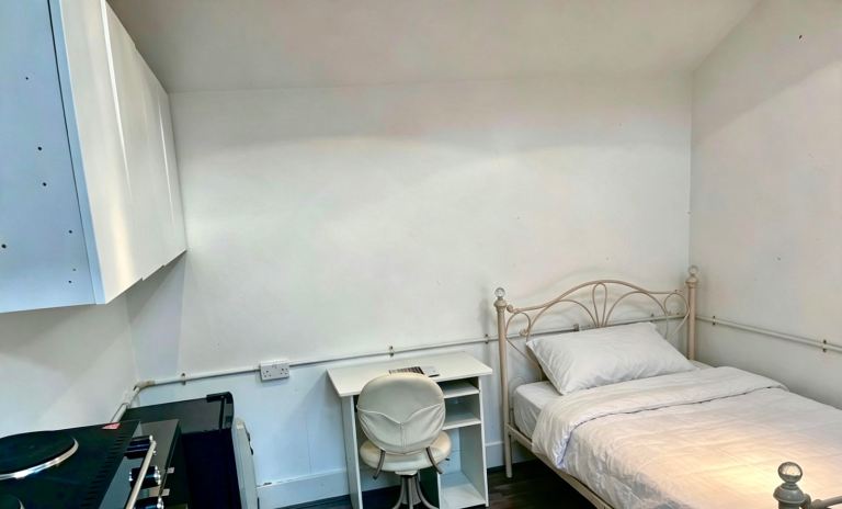 Rent ANNEX Double Room En-suite - Ilford 