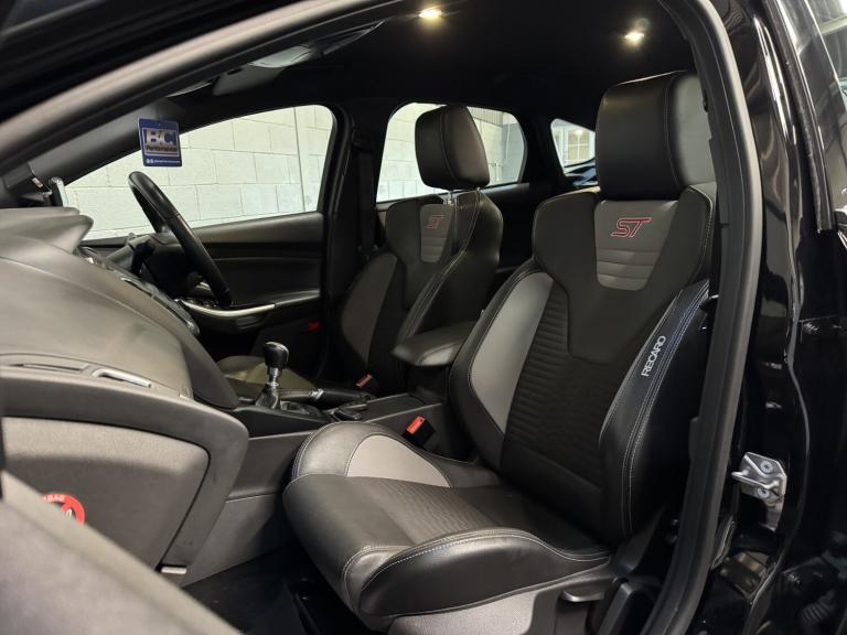 FORD FOCUS 2.0 T EcoBoost ST-2 Black Manual Petrol 2016