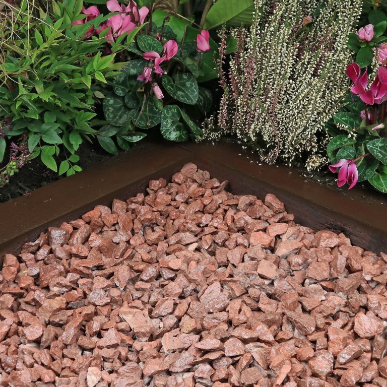 Bulk bags of  20 mm red garden and driveway chips / gravel/ stones 