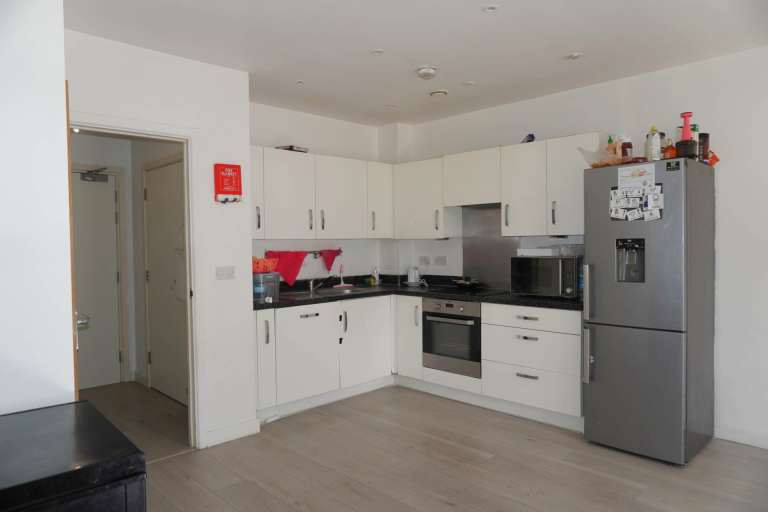 3 bedroom flat in Salisbury Road, Southall