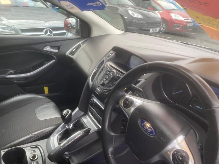 2011 Ford Focus 1.6T EcoBoost Titanium X Euro 5 (s/s) 5dr HATCHBACK Petrol Manual