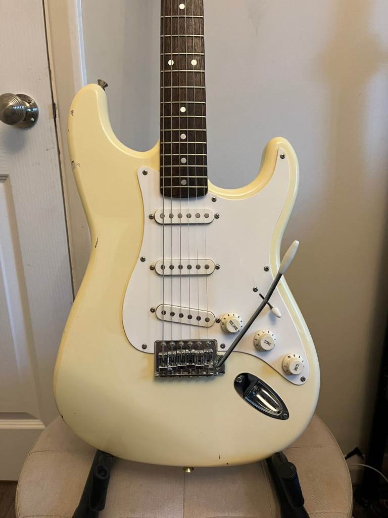 Squier by Fender Strat/Stratocaster Guitar - 2001, Cream