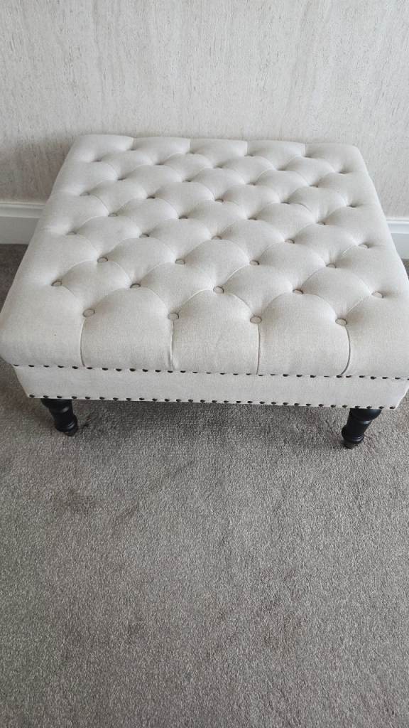 Cream Tufted Fabric Footstool/Ottoman – Good Condition